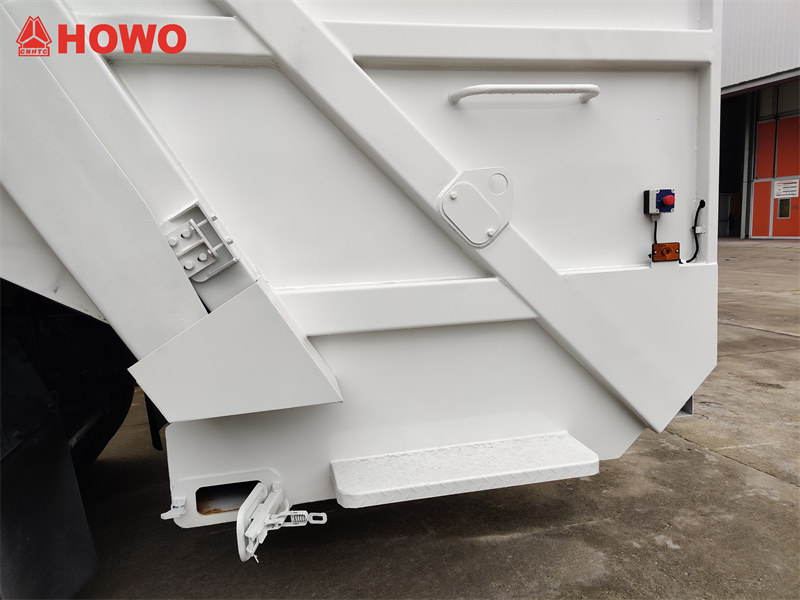 HOWO 22cbm rear loader truck with foot stand