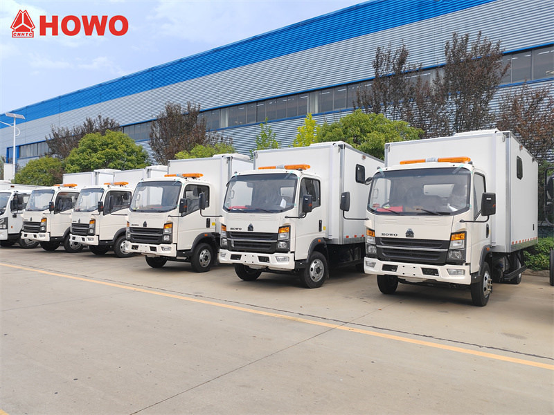 Un cliente argelino compra 8 camiones de servicio móvil HOWO 4x4.