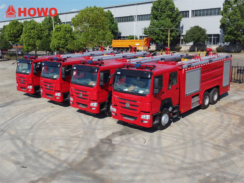 Un cliente nigeriano compra 4 unidades de camiones de bomberos de espuma HOWO 6x4.