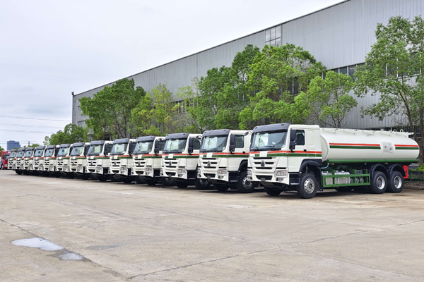 Howo 20CBM oil refueler trucks for Africa