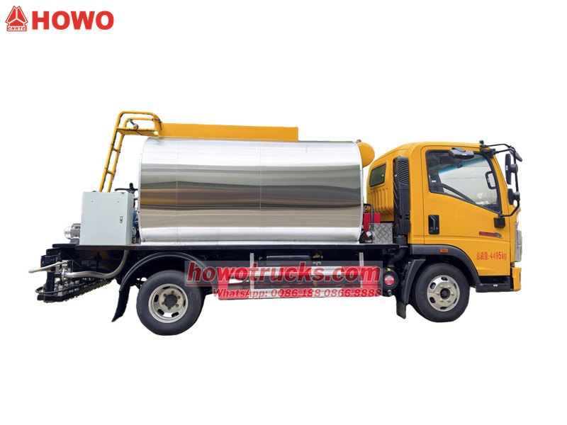 HOWO light asphalt spreader truck HOWO light asphalt spreader truck